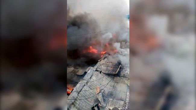 Кадры пожара в жилом доме в ЯНАО Кадры пожара в жилом доме в ЯНАО