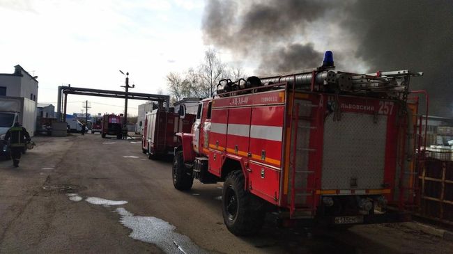 Пожар на складе с подсолнечным маслом в Подольске Пожар на складе с подсолнечным маслом в Подольске