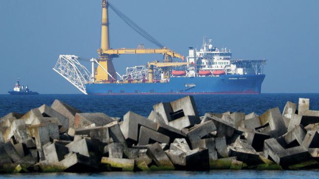 Российское краново-монтажное трубоукладочное судно (КМТУС) Академик Черский в акватории Калининграда Российское краново-монтажное трубоукладочное судно (КМТУС) Академик Черский в акватории Калининграда