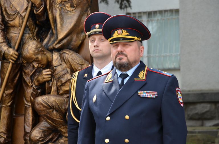 Участники мероприятия посвященному открытию памятника в честь пятой годовщины вручения боевого знамени министерству внутренних дел самопровозглашенной Луганской народной республики в Луганске Участники мероприятия посвященному открытию памятника в честь пятой годовщины вручения боевого знамени министерству внутренних дел самопровозглашенной Луганской народной республики в Луганске
