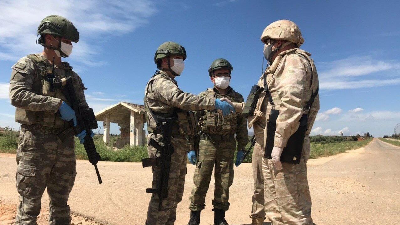 Военнослужащие РФ и Турции патрулируют участок трассы М-4 в зоне деэскалации Идлиб в Сирии Военнослужащие РФ и Турции патрулируют участок трассы М-4 в зоне деэскалации Идлиб в Сирии - РИА Новости, 1920, 02.08.2021