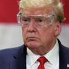 Президент США Дональд Трамп на заводе Honeywell, который производит защитные маски, в Фениксе, штат Аризона Президент США Дональд Трамп на заводе Honeywell, который производит защитные маски, в Фениксе, штат Аризона