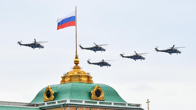 Ударные вертолеты Ми-24 на репетиции воздушного парада Победы в Москве Ударные вертолеты Ми-24 на репетиции воздушного парада Победы в Москве