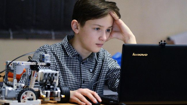 Участник соревнований по робототехнике Участник соревнований по робототехнике