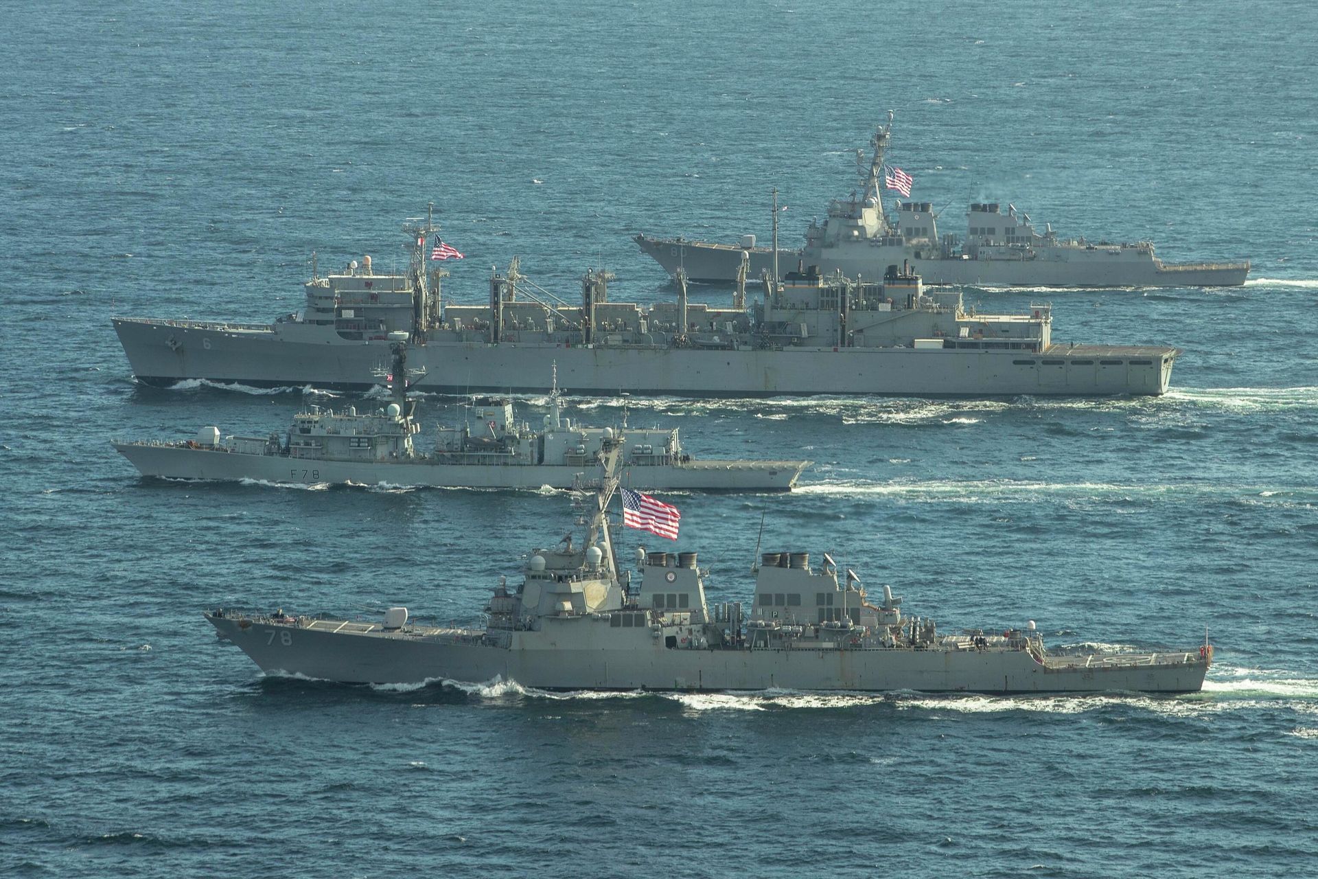 Эсминцы ВМС США Портер, Дональд Кук и Франклин Рузвельт и британский фрегат Кент Эсминцы ВМС США Портер, Дональд Кук и Франклин Рузвельт и британский фрегат Кент - РИА Новости, 1920, 14.09.2020