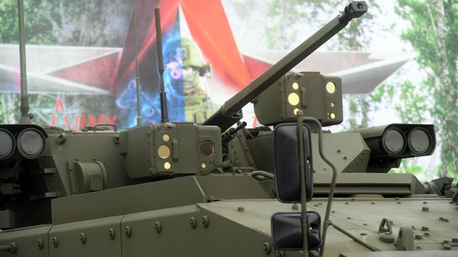 Бронетранспортер (БТР) на колесной платформе Бумеранг Бронетранспортер (БТР) на колесной платформе Бумеранг