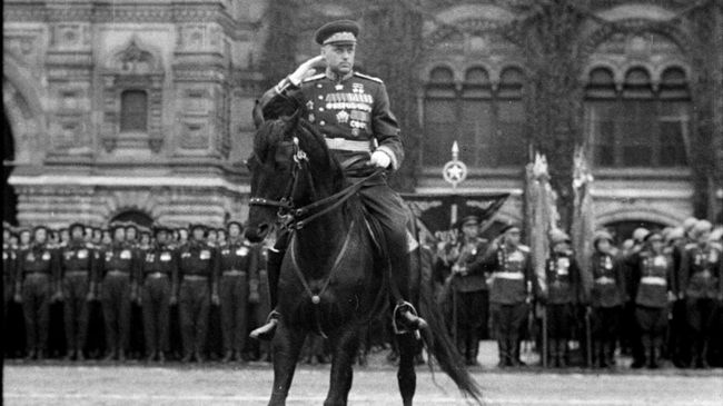 Кадр из документального фильма Парад 1945 года Кадр из документального фильма Парад 1945 года