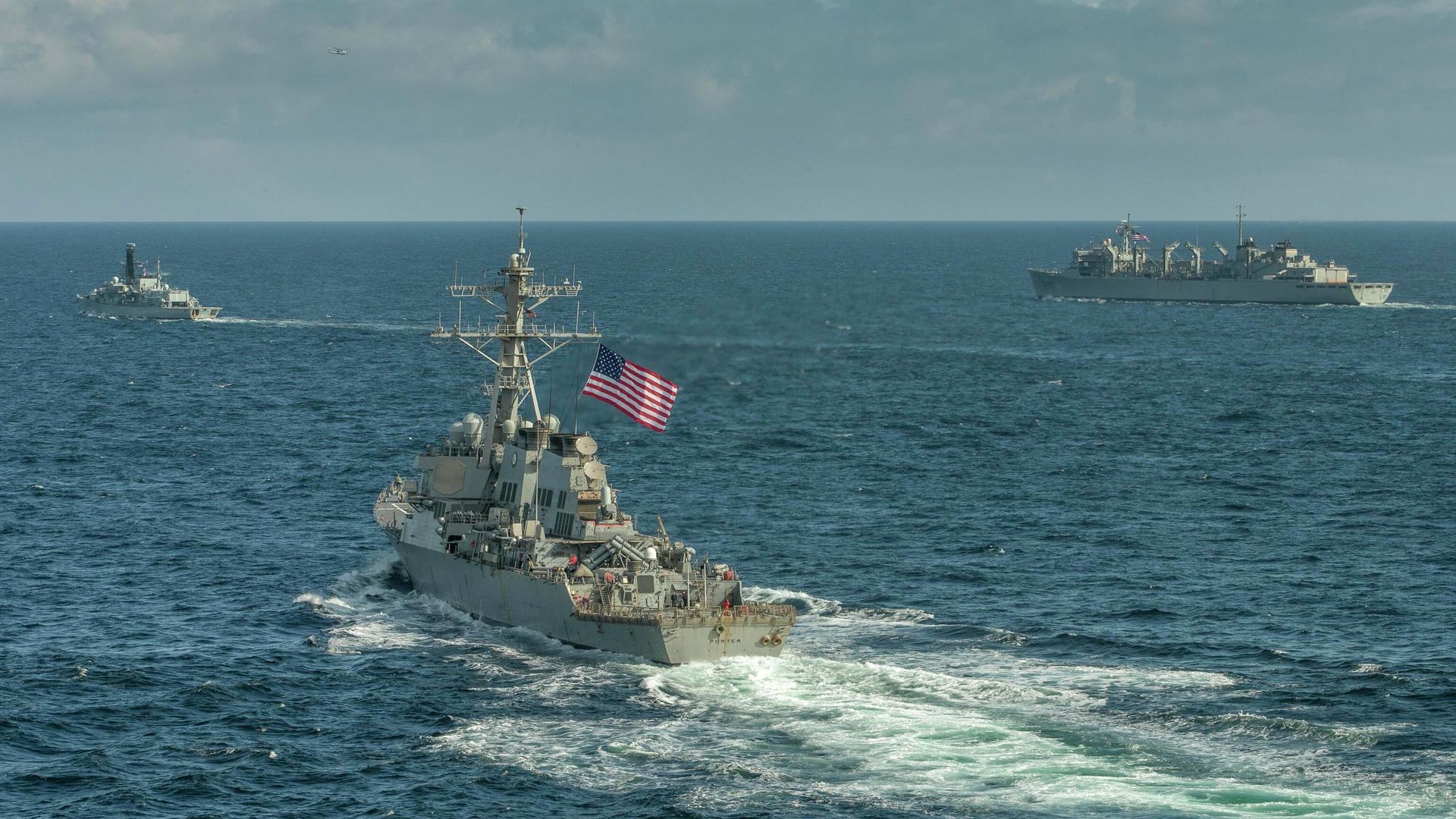 Эсминец ВМС США Портер, корабль поддержки USNS Supply и британский фрегат Кент во время учений в Баренцевом море. 5 мая 2020 Эсминец ВМС США Портер, корабль поддержки USNS Supply и британский фрегат Кент во время учений в Баренцевом море. 5 мая 2020 - РИА Новости, 1920, 21.12.2020