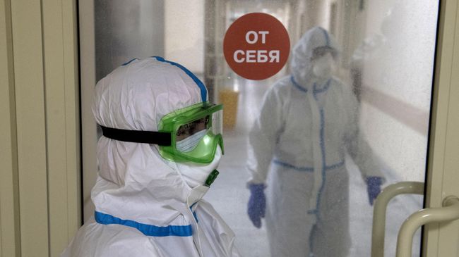 Врачи госпиталя для зараженных коронавирусной инфекцией COVID-19 