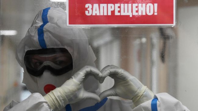 Медицинский работник в красной зоне госпиталя COVID-19 на базе НМИЦ хирургии им. А.В. Вишневского 