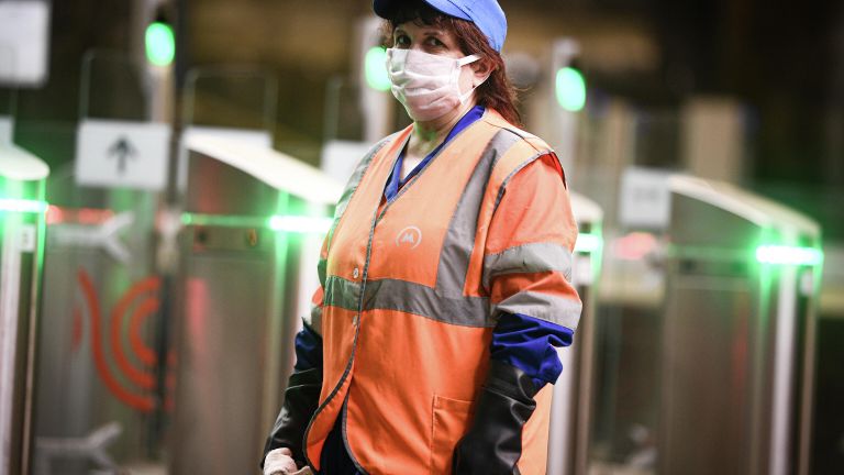 Козиолова Светлана - уборщик, станция Маяковская Московского метрополитена Козиолова Светлана - уборщик, станция Маяковская Московского метрополитена