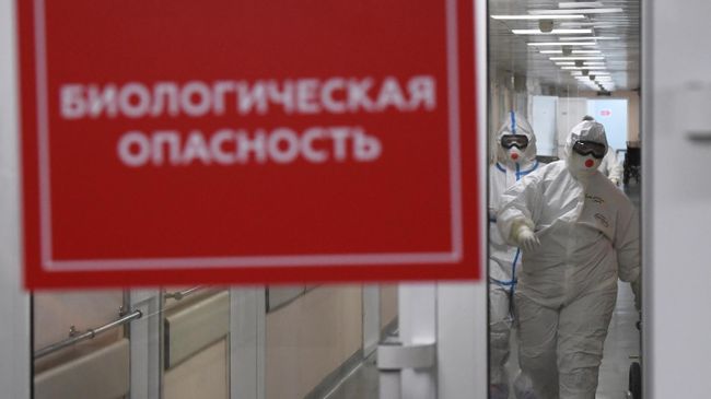 Медицинские работники в красной зоне госпиталя COVID-19 на базе НМИЦ хирургии имени А. В. Вишневского 