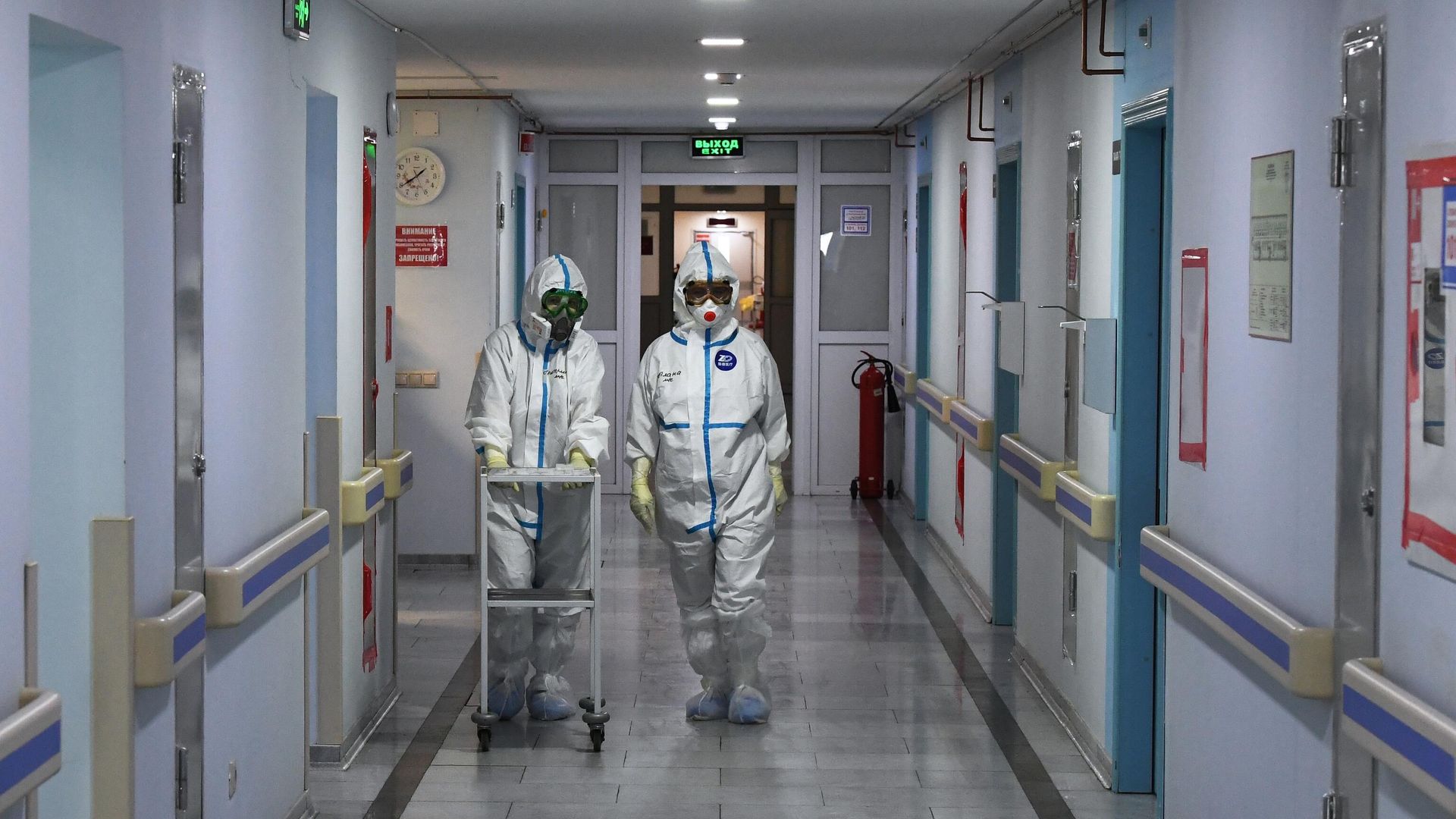 Медицинские работники в красной зоне госпиталя COVID-19 на базе НМИЦ хирургии им. А.В. Вишневского Медицинские работники в красной зоне госпиталя COVID-19 на базе НМИЦ хирургии им. А.В. Вишневского - РИА Новости, 1920, 21.09.2020
