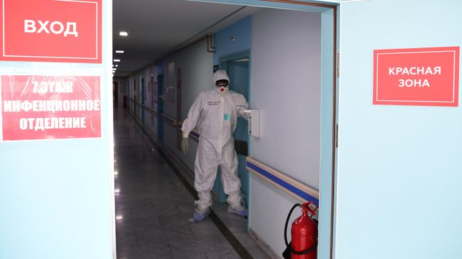 Медицинский работник в красной зоне госпиталя COVID-19 на базе НМИЦ хирургии им. А.В. Вишневского Медицинский работник в красной зоне госпиталя COVID-19 на базе НМИЦ хирургии им. А.В. Вишневского