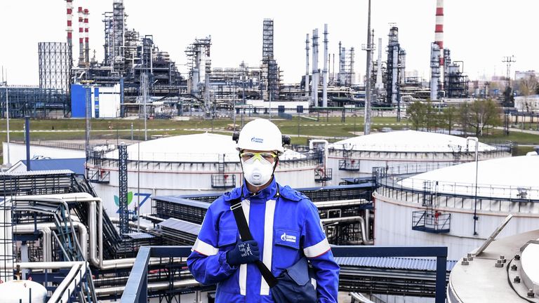Максим Митрофанов - оператор комплекса переработки нефти Евро+ Московского НПЗ Максим Митрофанов - оператор комплекса переработки нефти Евро+ Московского НПЗ