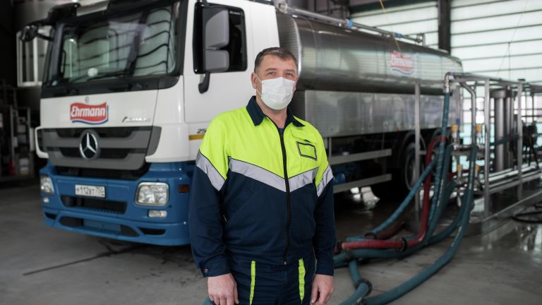 Илья Миронов - водитель автоцистерны-молоковоза компании ЭРМАНН Илья Миронов - водитель автоцистерны-молоковоза компании ЭРМАНН