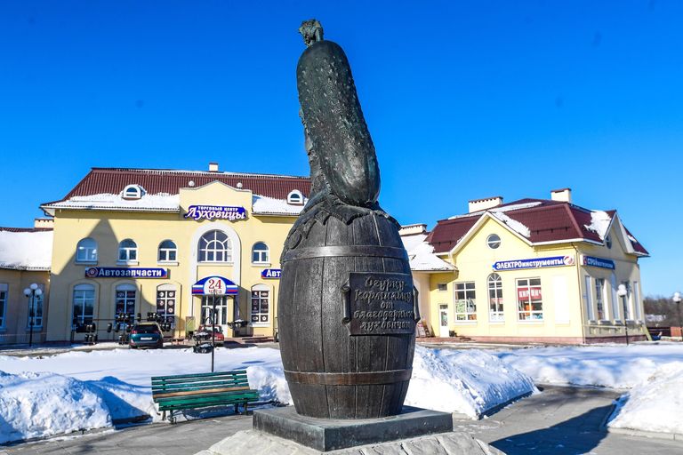 Памятник огурцу в Луховицах Памятник огурцу в Луховицах
