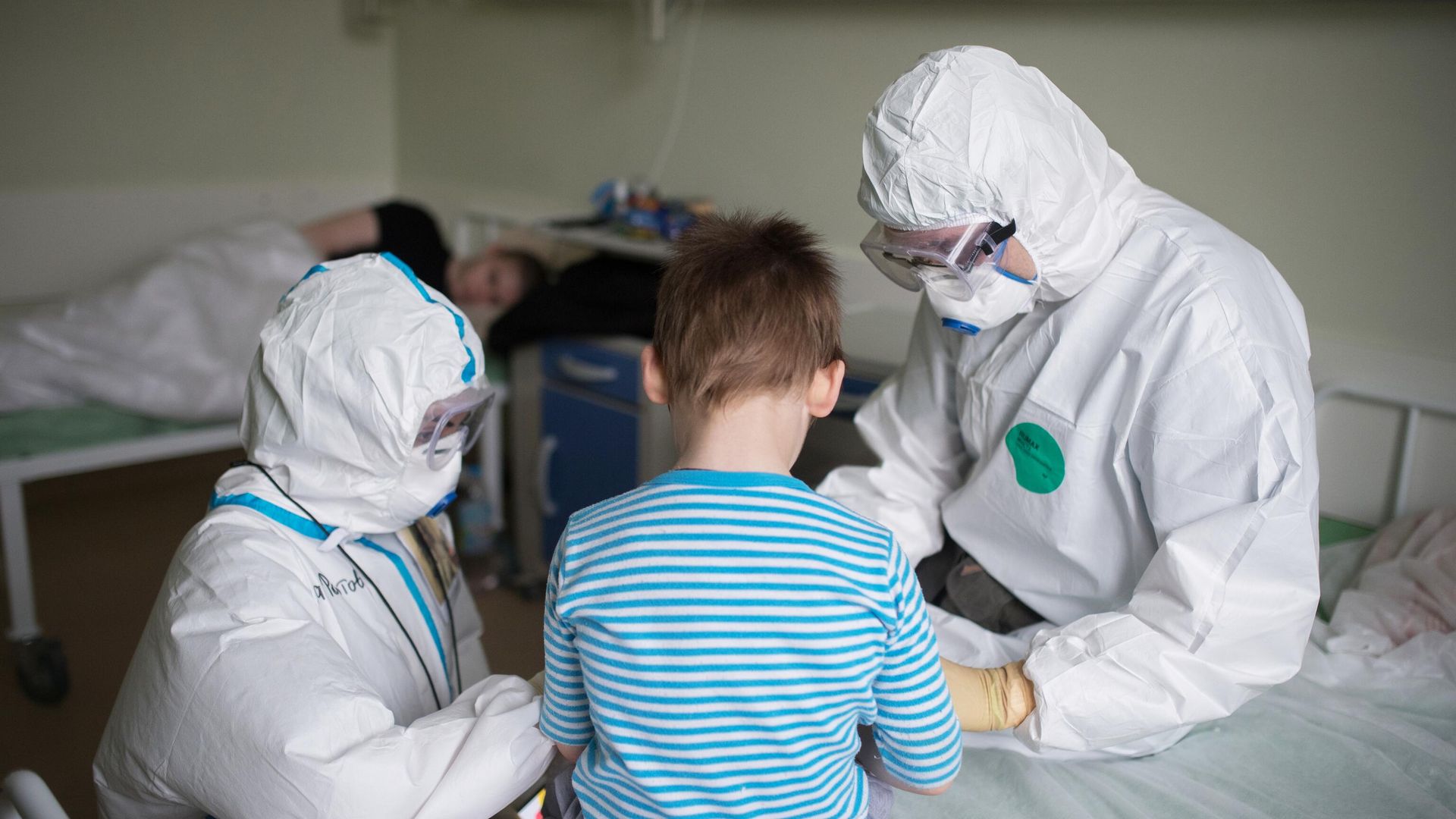 Врачи с пациентом в НМИЦ здоровья детей Минздрава РФ Врачи с пациентом в НМИЦ здоровья детей Минздрава РФ - РИА Новости, 1920, 09.12.2021