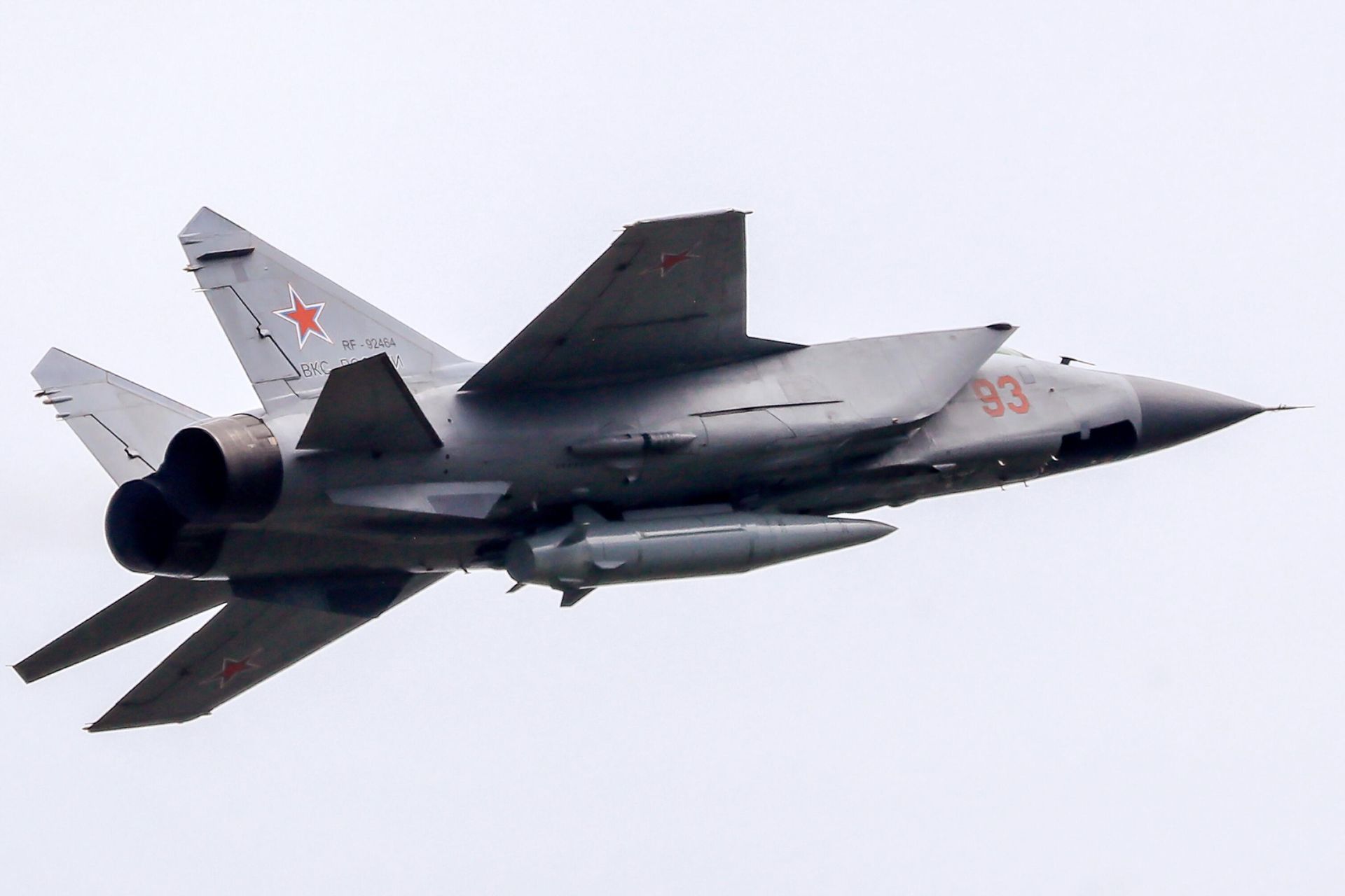 Истребитель-перехватчик МиГ-31К с гиперзвуковой ракетой Кинжал Истребитель-перехватчик МиГ-31К с гиперзвуковой ракетой Кинжал - РИА Новости, 1920, 01.04.2022