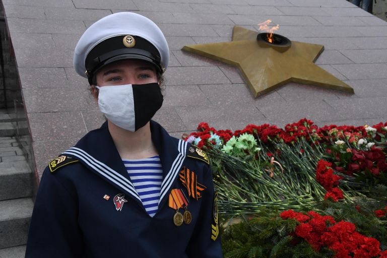 Церемония возложения цветов к Вечному огню Мемориального комплекса Боевая слава Тихоокеанского флота во Владивостоке Церемония возложения цветов к Вечному огню Мемориального комплекса Боевая слава Тихоокеанского флота во Владивостоке