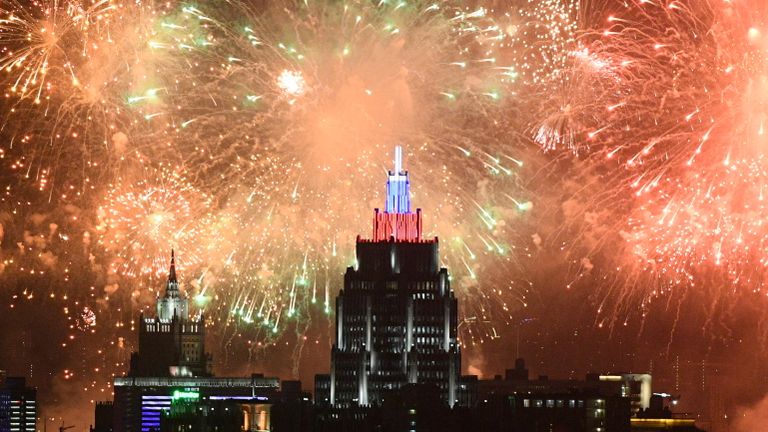 Салют в Москве в честь 75-летия Победы Салют в Москве в честь 75-летия Победы