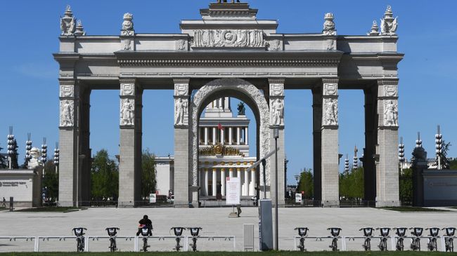 Перекрытый вход на территорию ВДНХ в Москве Перекрытый вход на территорию ВДНХ в Москве