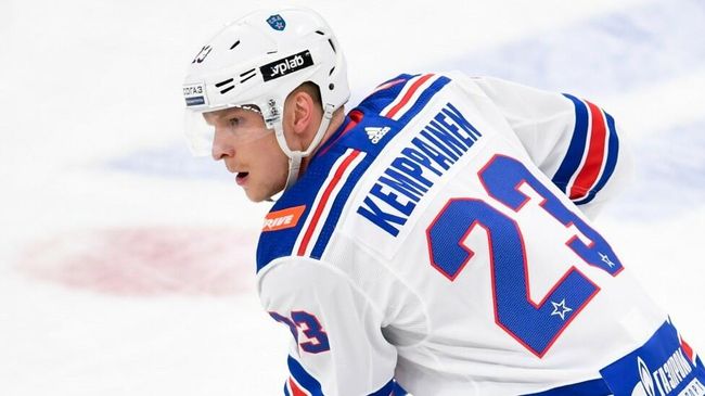 Нападающий хоккейного клуба СКА Йонаас Кемппайнен