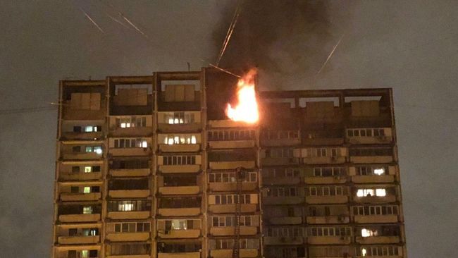 Пожар в 22-этажном доме на юге Москвы Пожар в 22-этажном доме на юге Москвы