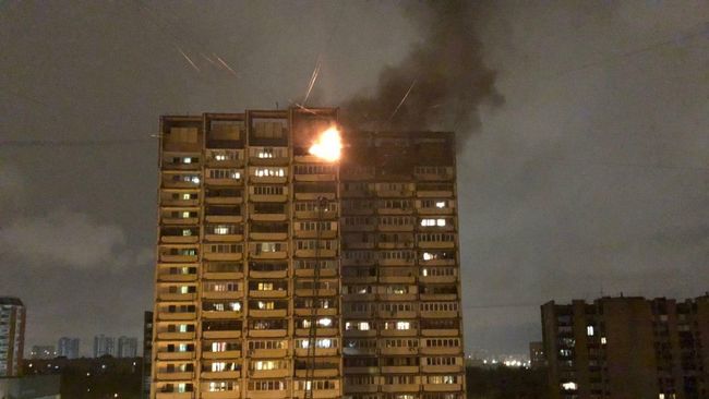 Пожар в 22-этажном доме на юге Москвы Пожар в 22-этажном доме на юге Москвы