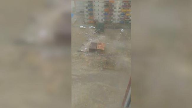 Очевидцы делятся видео урагана в Чите Очевидцы делятся видео урагана в Чите