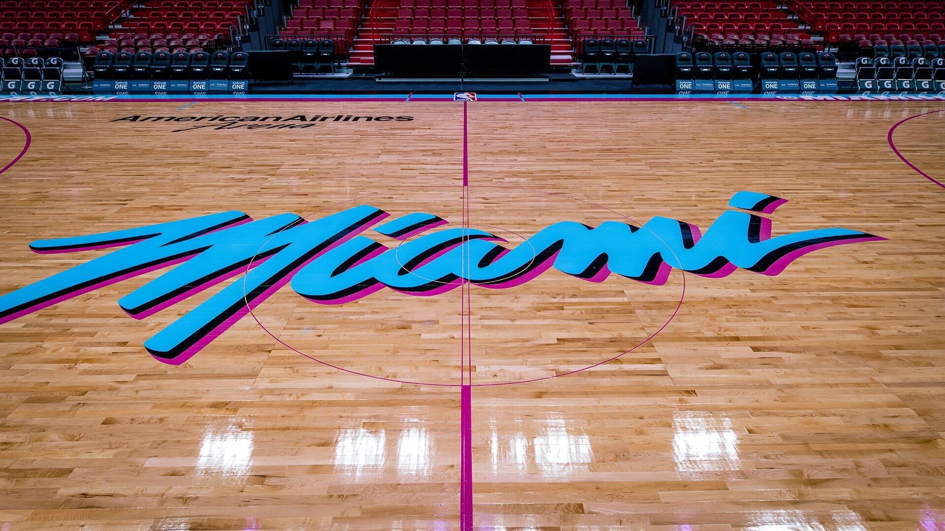 Логотип клуба НБА Майами Хит на баскетбольной арене American Airlines Arena - РИА Новости, 1920, 23.10.2025