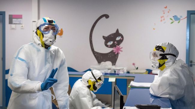 Сотрудники НМИЦ эндокринологии Минздрава РФ в специально созданном инфекционном корпусе