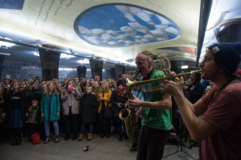 Концерт 1/2 Orchestra в вестибюле станции московского метрополитена Маяковская в рамках Всероссийской культурно-образовательной акции Ночь искусств Концерт 1/2 Orchestra в вестибюле станции московского метрополитена Маяковская в рамках Всероссийской культурно-образовательной акции Ночь искусств