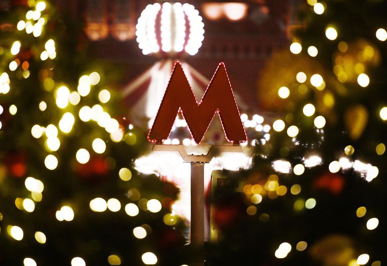 Красная буква М – логотип Московского метро Красная буква М – логотип Московского метро