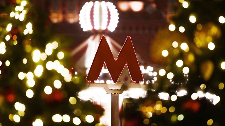 Красная буква М – логотип Московского метро Красная буква М – логотип Московского метро