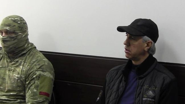 Бизнесмен Анатолий Быков, подозреваемый в организации двойного убийства в 1994 году, во время предъявления обвинения Бизнесмен Анатолий Быков, подозреваемый в организации двойного убийства в 1994 году, во время предъявления обвинения