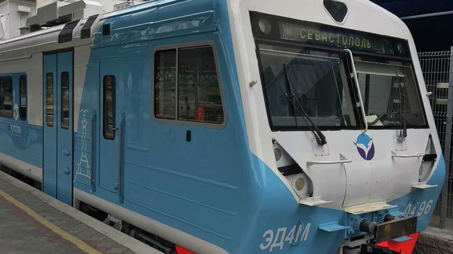 Локомотив Южной пригородной пассажирской компании, осуществляющей перевозку пассажиров на территории Республики Крым Локомотив Южной пригородной пассажирской компании, осуществляющей перевозку пассажиров на территории Республики Крым