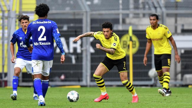 Dortmund's English midfielder Jadon Sancho vies for the ball during the German first division Bundesliga football match BVB Borussia Dortmund v Schalke 04 on May 16, 2020 in Dortmund, western Germany as the season resumed following a two-month absence due to the novel coronavirus COVID-19 pandemic. (Photo by Martin Meissner / POOL / AFP) / DFL REGULATIONS PROHIBIT ANY USE OF PHOTOGRAPHS AS IMAGE SEQUENCES AND/OR QUASI-VIDEO Dortmund's English midfielder Jadon Sancho vies for the ball during the German first division Bundesliga football match BVB Borussia Dortmund v Schalke 04 on May 16, 2020 in Dortmund, western Germany as the season resumed following a two-month absence due to the novel coronavirus COVID-19 pandemic. (Photo by Martin Meissner / POOL / AFP) / DFL REGULATIONS PROHIBIT ANY USE OF PHOTOGRAPHS AS IMAGE SEQUENCES AND/OR QUASI-VIDEO