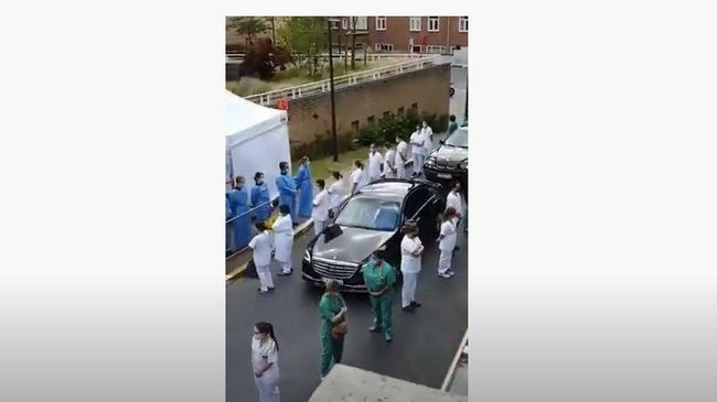 Врачи в Бельгии устроили премьеру коридор позора из-за COVID-19 Врачи в Бельгии устроили премьеру коридор позора из-за COVID-19