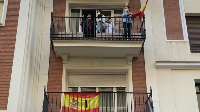 Участники акции протеста в Мадриде с требованием отставки правительства Испании и скорейшего снятия карантина Участники акции протеста в Мадриде с требованием отставки правительства Испании и скорейшего снятия карантина