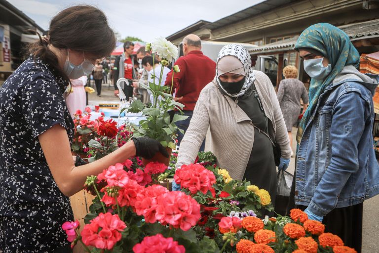 Продажа цветов на ярмарке выходного дня Покупай ставропольское в Кисловодске Продажа цветов на ярмарке выходного дня Покупай ставропольское в Кисловодске
