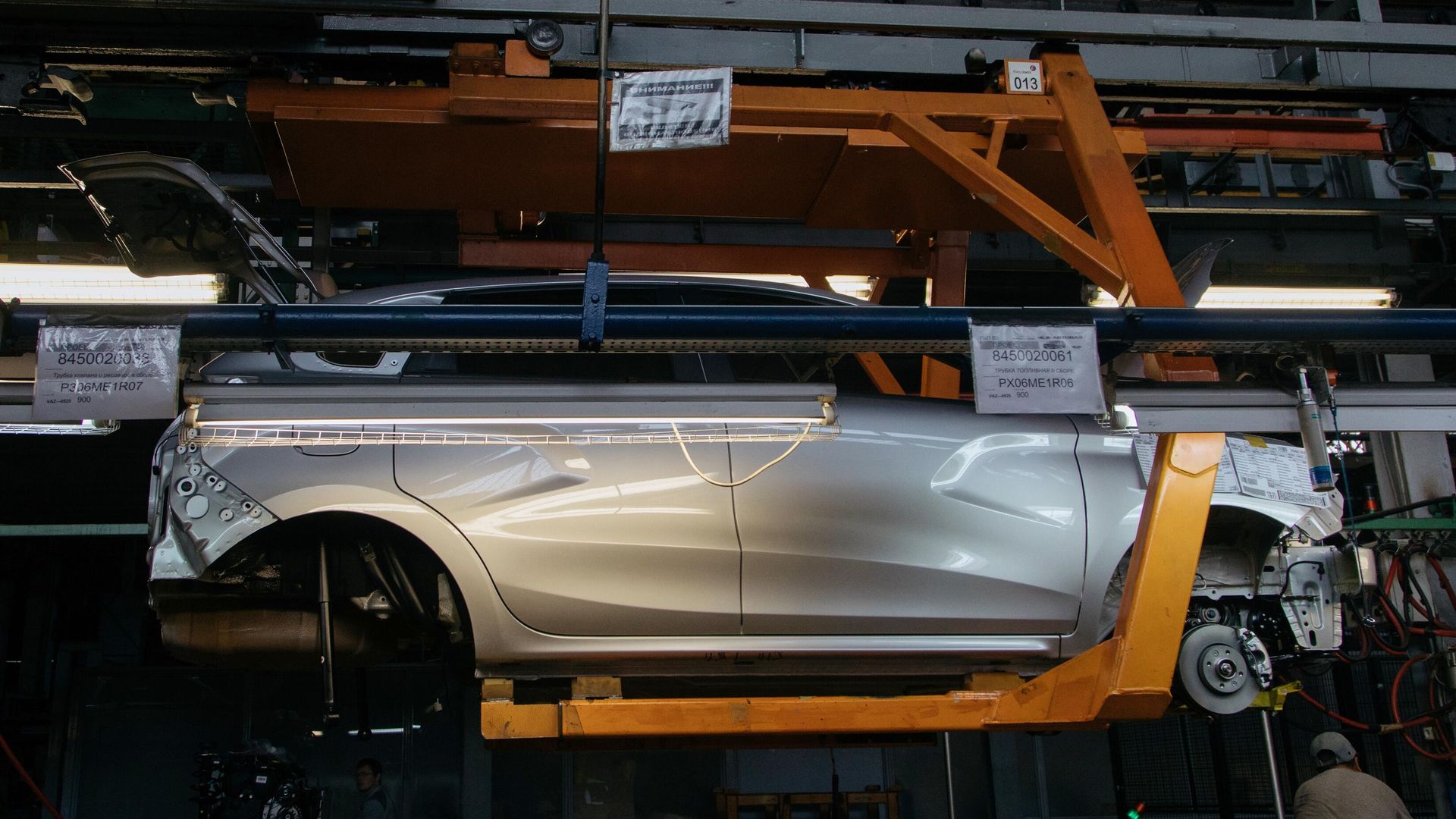 Сборка новых автомобилей на заводе АвтоВАЗ в Тольятти Сборка новых автомобилей на заводе АвтоВАЗ в Тольятти - РИА Новости, 1920, 19.08.2021