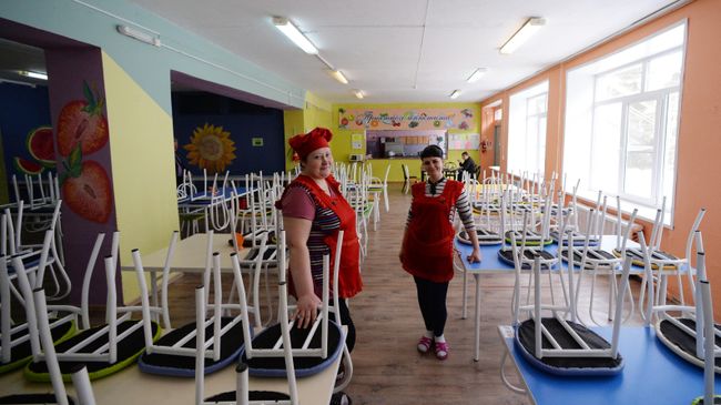 Сотрудники школьной столовой Сотрудники школьной столовой