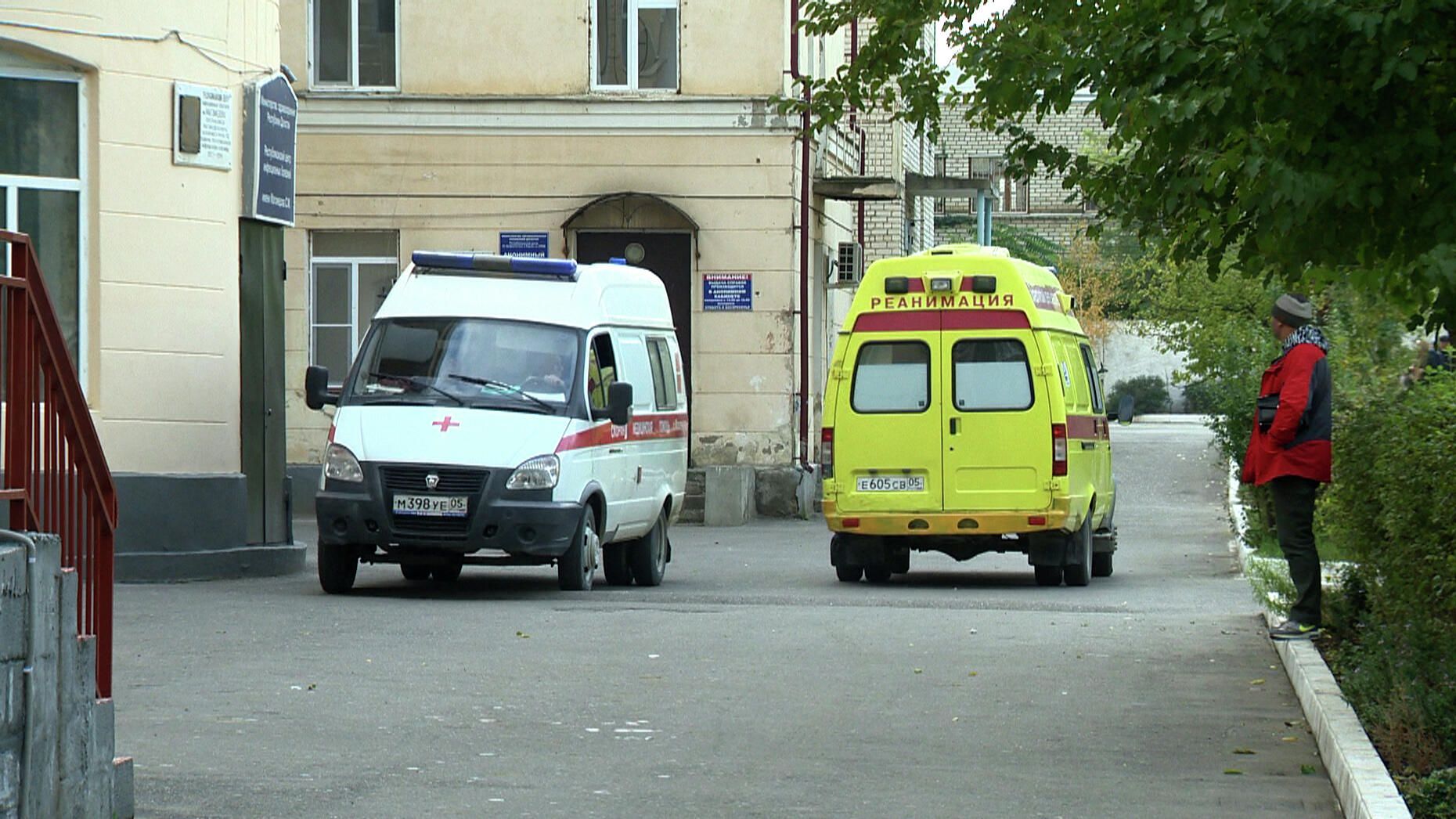 Автомобили скорой помощи в Дагестане Автомобили скорой помощи в Дагестане - РИА Новости, 1920, 13.04.2024