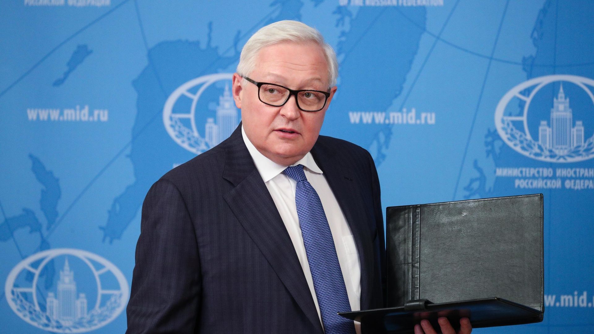 Заместитель министра иностранных дел РФ Сергей Рябков перед началом лекции для студентов МГИМО в режиме видеоконференции Заместитель министра иностранных дел РФ Сергей Рябков перед началом лекции для студентов МГИМО в режиме видеоконференции - РИА Новости, 1920, 10.10.2020