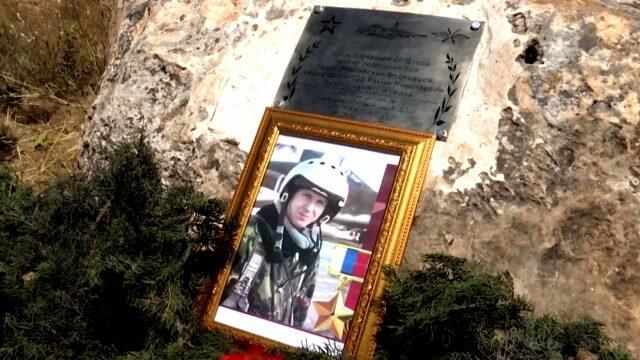 Табличка на камне: в Сирии почтили память Героя России Романа Филипова Табличка на камне: в Сирии почтили память Героя России Романа Филипова - РИА Новости, 1920, 18.05.2020