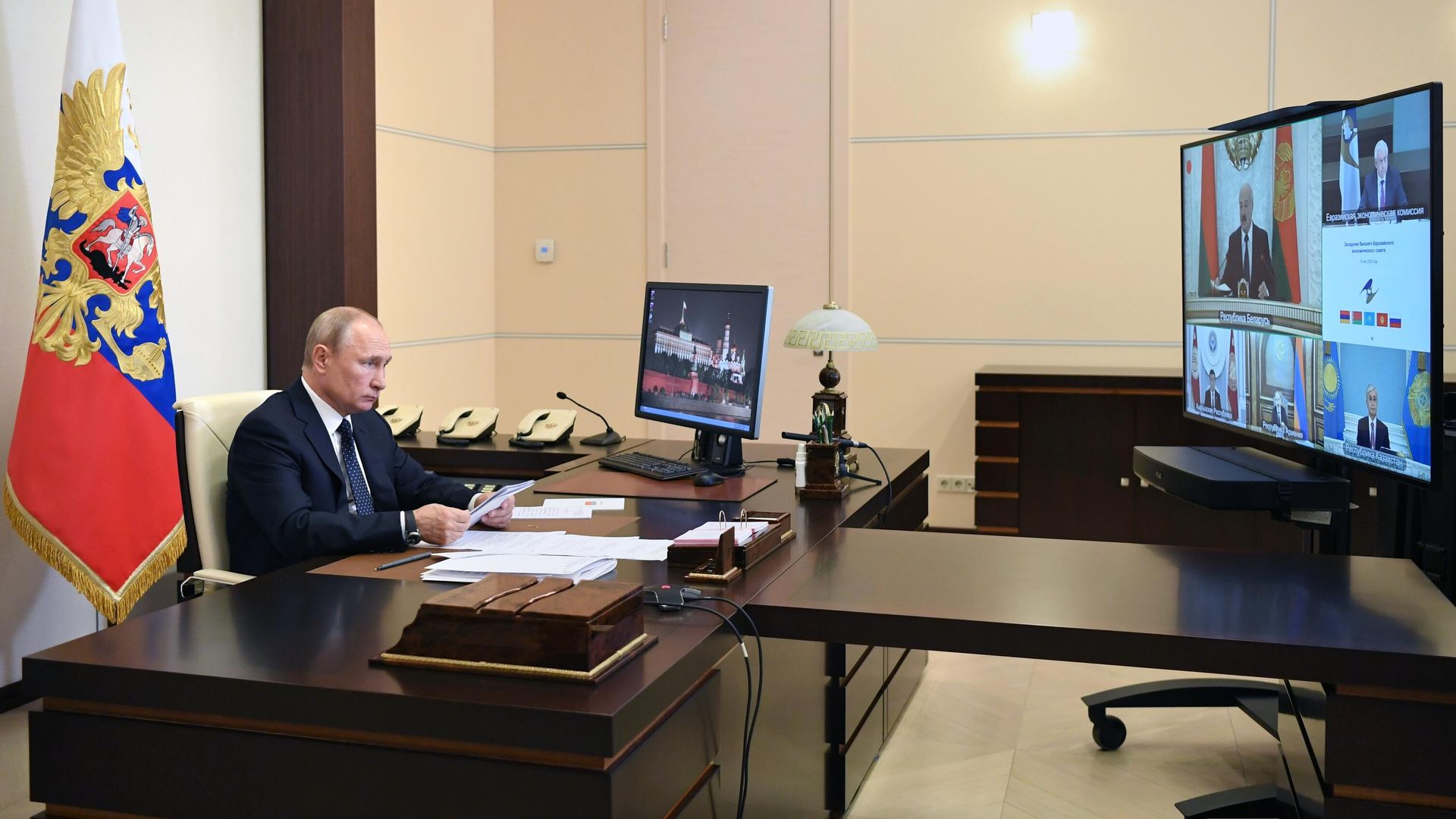 Президент РФ Владимир Путин принимает участие в заседании Высшего Евразийского экономического совета  в режиме видеоконференции - РИА Новости, 1920, 19.05.2020