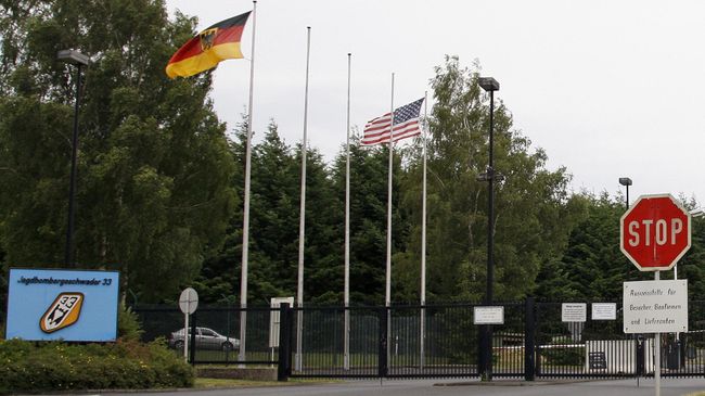 Главный въезд на базу Бюхель в Германии Главный въезд на базу Бюхель в Германии