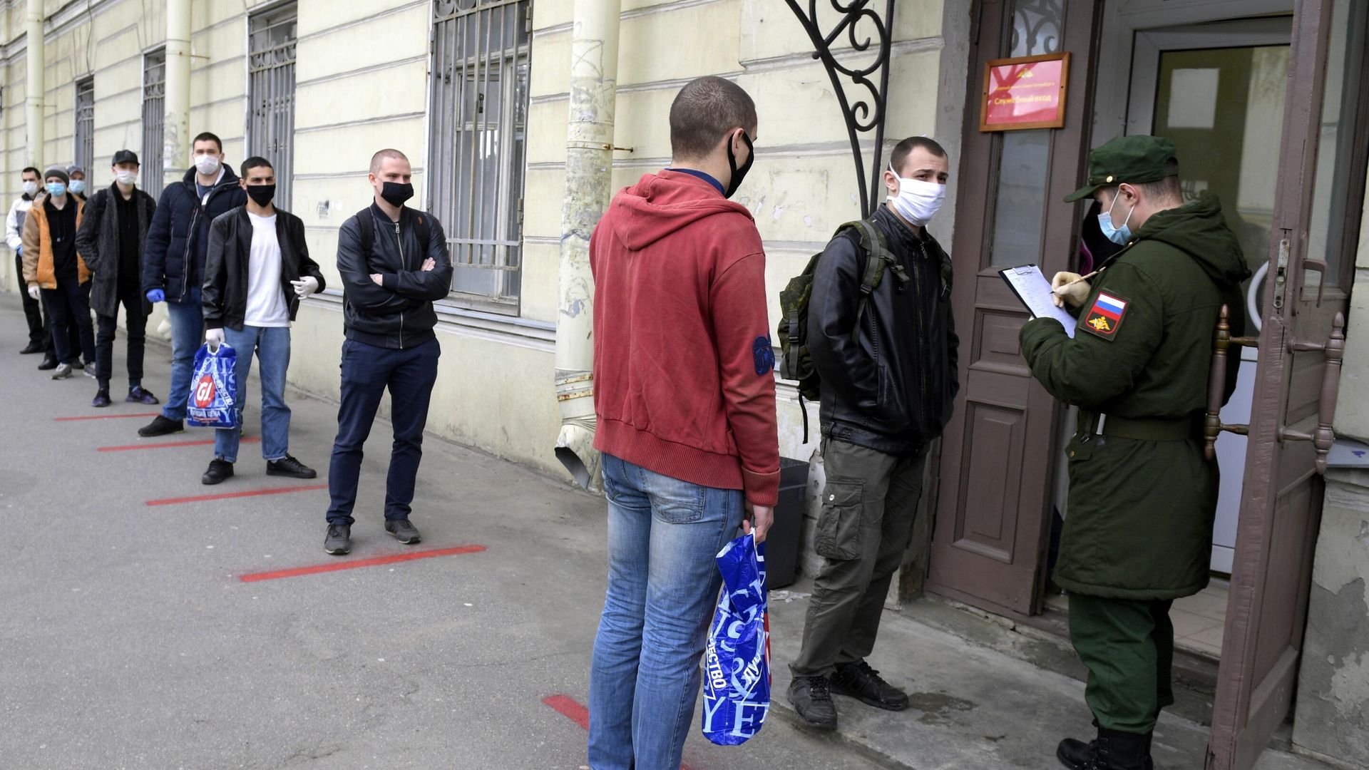 Призывники в сборном пункте военного комиссариата в Санкт-Петербурге Призывники в сборном пункте военного комиссариата в Санкт-Петербурге - РИА Новости, 1920, 05.03.2022