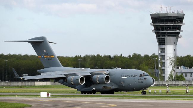 Американский военный самолет Boeing C-17 Globemaster III